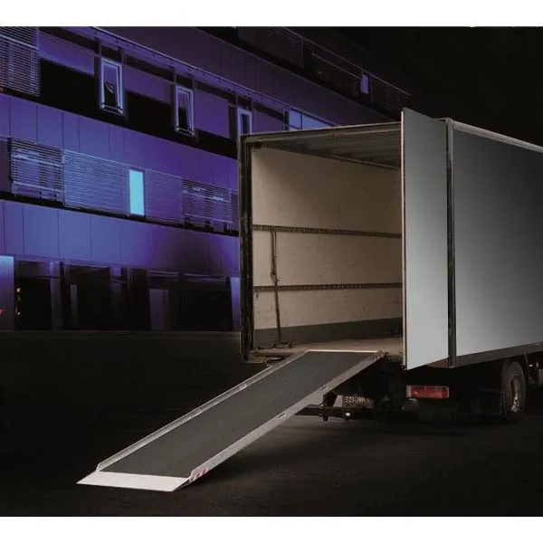 Rampe amovible en aluminium avec rebords de 45mm équipement pour utilitaire