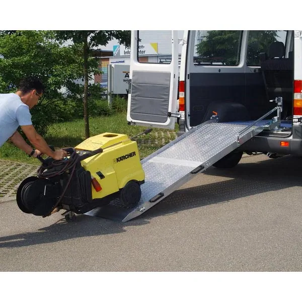 Rampe repliable fixe et orientable en alu (L=2400 mm / l ext.=1220 mm) équipement pour utilitaire