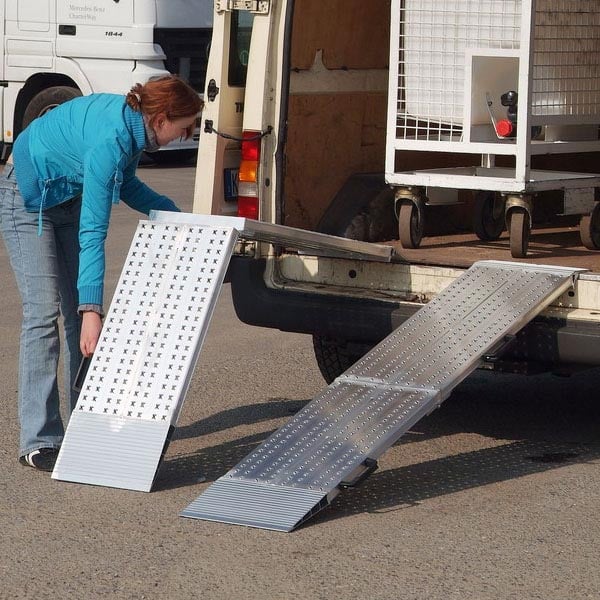 Paire de rampes repliables en aluminium (L=2045mm / l utile=200mm) équipement pour utilitaire
