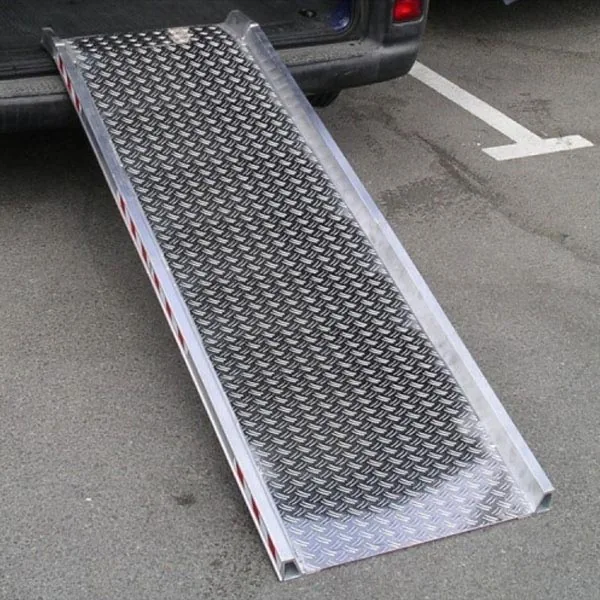 Rampe d'accès amovible en alu (L=2490mm x l =640mm) DAMIER équipement pour utilitaire
