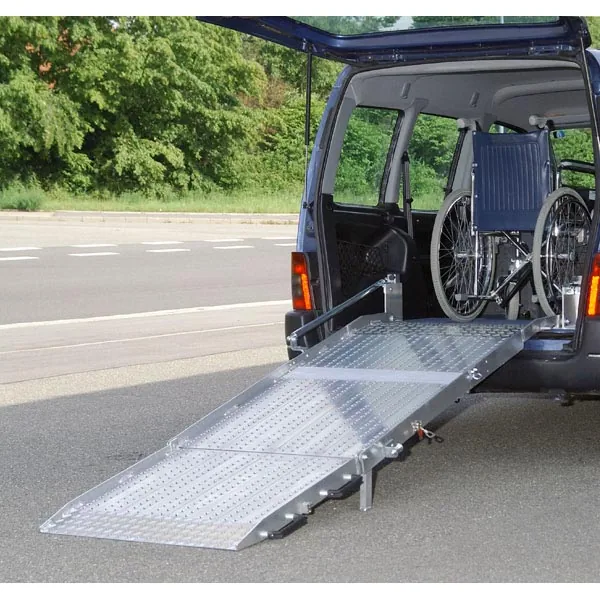 Rampe fixe repliable en alu (L=2400 mm x l utile=825mm) équipement pour utilitaire