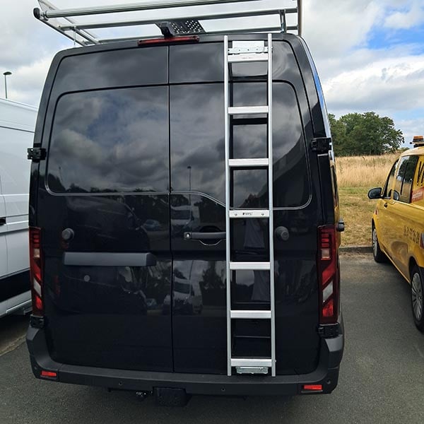 Image Echelle fixe aluminium sur porte droite