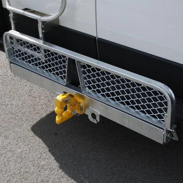 Marchepied arrière de ferrure relevable équipement pour utilitaire