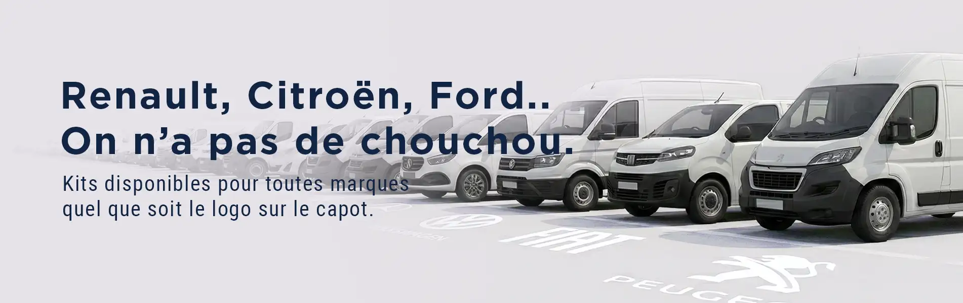 Alignement de véhicules utilitaires blancs de toutes marques