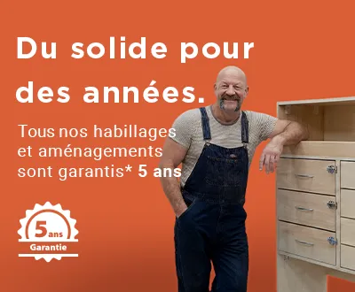 artisan satisfait de la qualité de son aménagement
